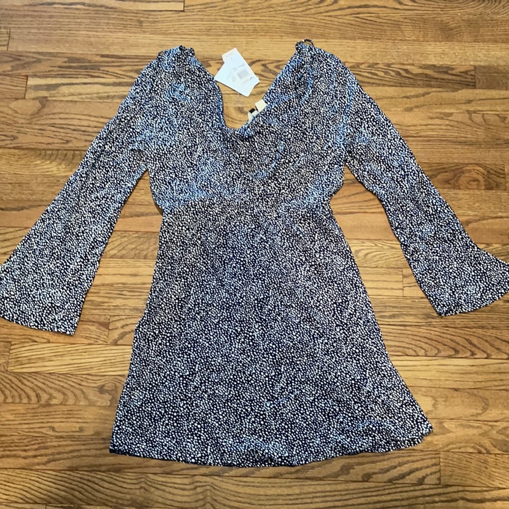 Long sleeve black and white pattern mini dress